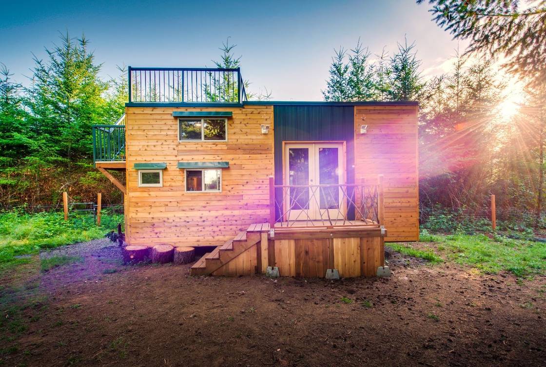Mountaineer Tiny Home with Rooftop Deck بهترین خانه های کوچک airbnb در سیستم قاب فولادی گیج سبک