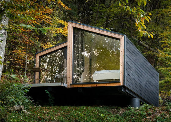 خانه های ماژولار فولادی پیش ساخته شده درب های کشویی آلومینیومی عملکرد بالا خانه ای کوچک و زیبا